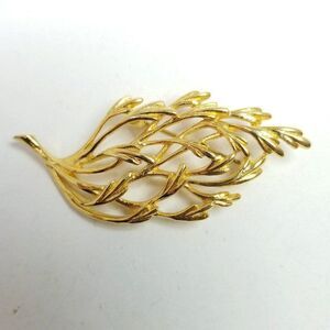 Vintage LCi Gold Tone Leaf Shape Brooch, Modern Open Work Design Lapel PIn
